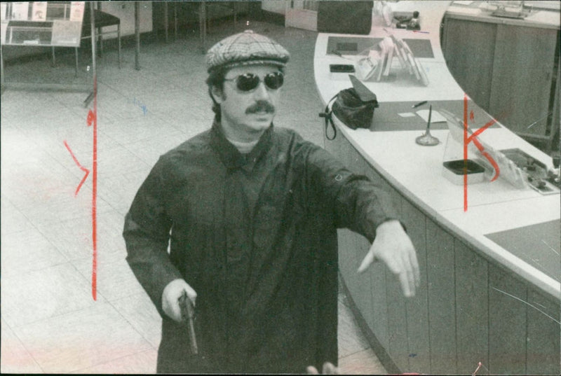KRIM ESCHERSHEIMER LANDSTR FILMED AUTOW ZAMERA NOVHEIMER LDSTR BANK MONEY - Vintage Photograph