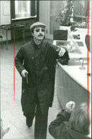 KRIM ESCHERSHEIMER LANDSTR FILMED AUTOW ZAMERA NOVHEIMER LDSTR BANK MONEY - Vintage Photograph