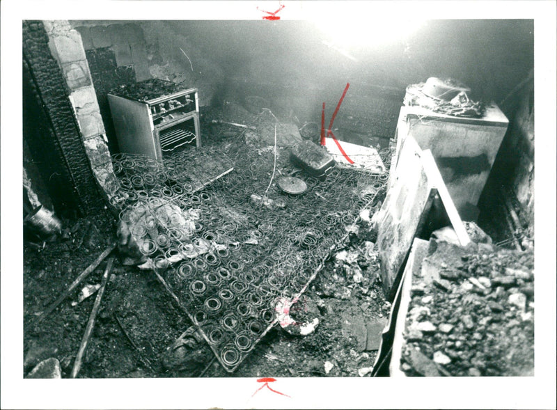 1986 MURDER MURDERVERSUC CHIEDENE WALLER ESSO PERS BODIES YEAROLD CIVIL AMERI - Vintage Photograph