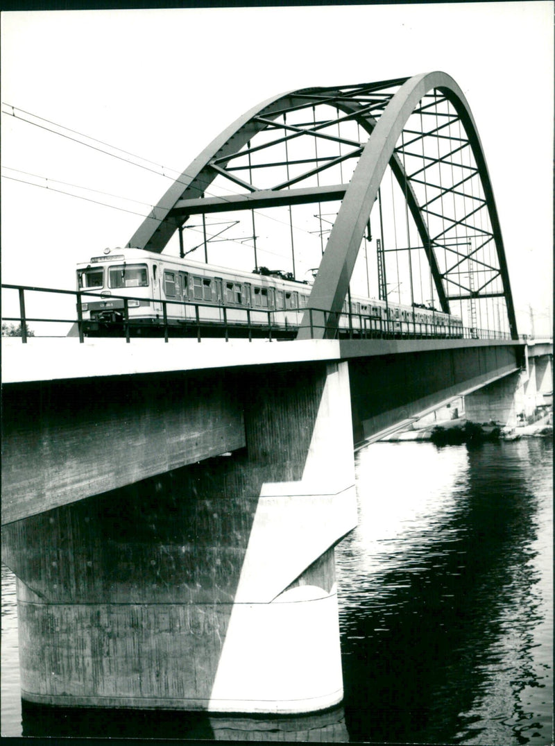 SERVICE BREAKDOWN MAINBRUCKE FLUGHAFENBAHN FRANKFURT NIEDERRAD WUR - Vintage Photograph