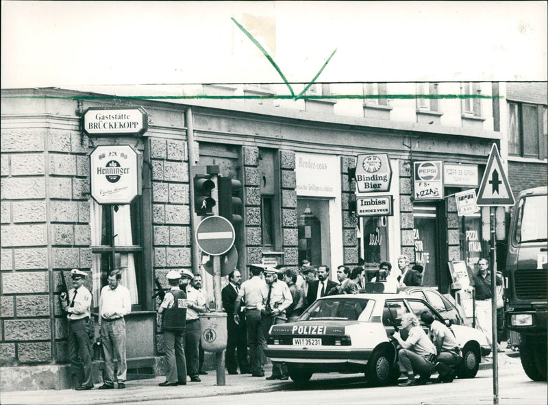 1989 BANK GELDERRA ASSE BASEL KARLSRUL WALTER WALLMANN SPOK FILM - Vintage Photograph