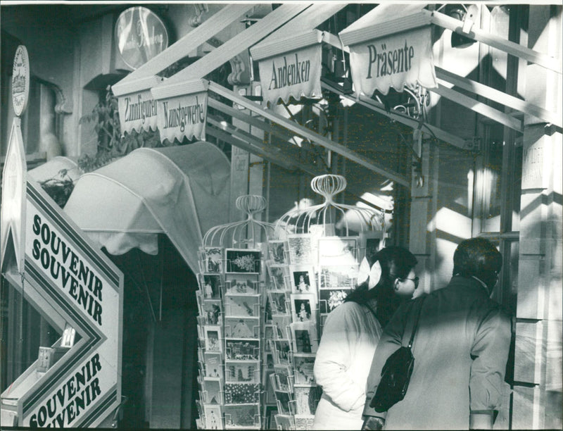 ROMERBE OSTZEILE HOME BUY OSTRUITE AVOT FILM - Vintage Photograph