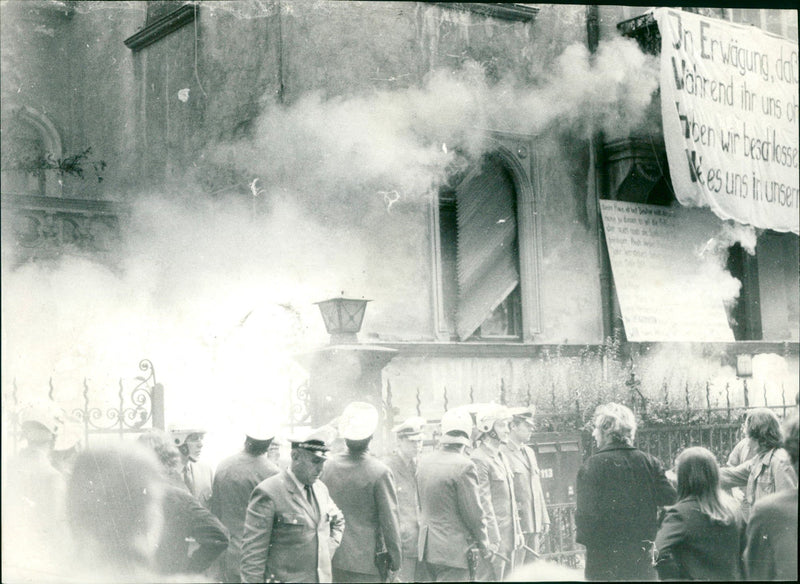 ETDOG NGPUN MID WEEK EVENING BLOODY CLASHES BETWEEN - Vintage Photograph