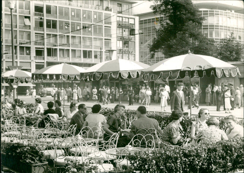 WACHE RISCH TRIEGS FRANKFURT MAIN GUARD BOSTEL NUMBER REL - Vintage Photograph
