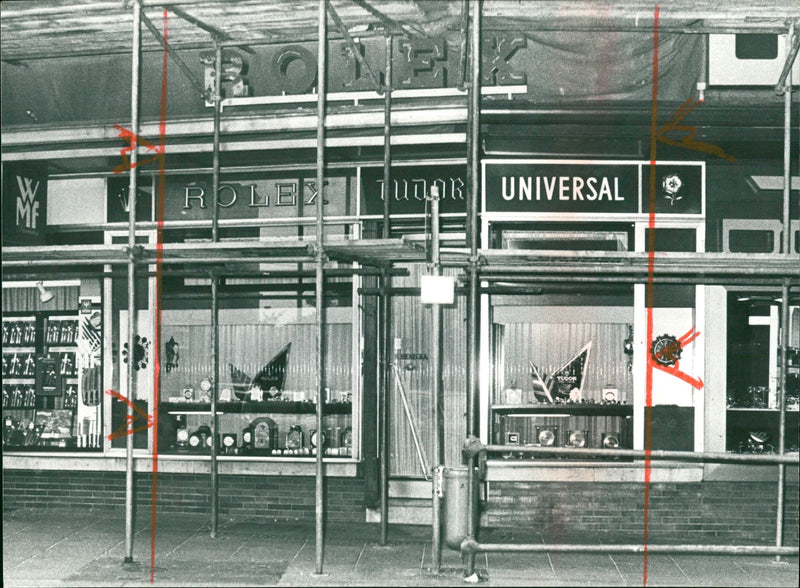 1979 CRIMEA RAUB JUWE LENROUBO JEWELLER PUSCHNER MURDER WATCHES UNIVERSAL - Vintage Photograph