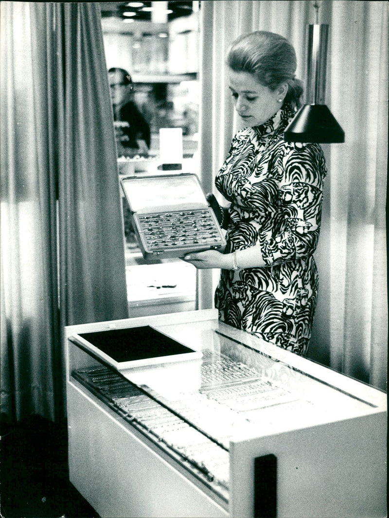 CRIMEA RAUB JUWE LENROUBO JEWELLER PUSCHNER MURDER ERIKA KRU - Vintage Photograph