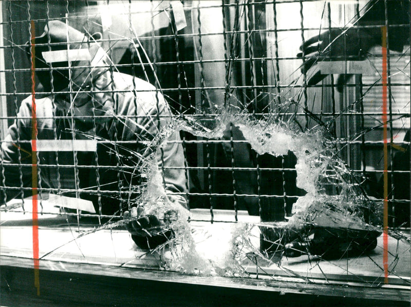 1974 CRIMEA RAUB JUWE LENROUBO JEWELLER PUSCHNER MURDER FRANKFURTER NEW PRESS - Vintage Photograph