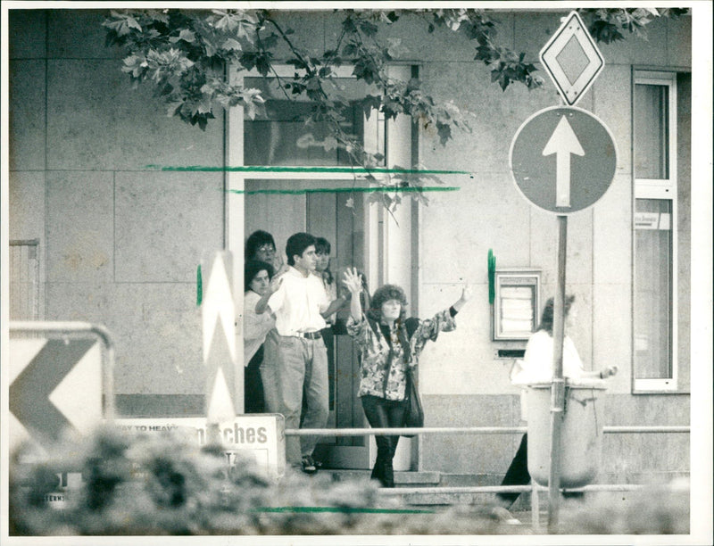 1989 BANK GELDERRA ASSE BASEL KARLSRUL NINE WOMEN AND FILM PETER - Vintage Photograph