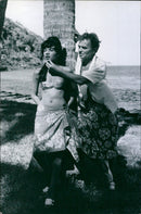 TAHITI RIVAL MEN LIGHTLY TRAINED GIRLS AND PALM JAMES FILM - Vintage Photograph