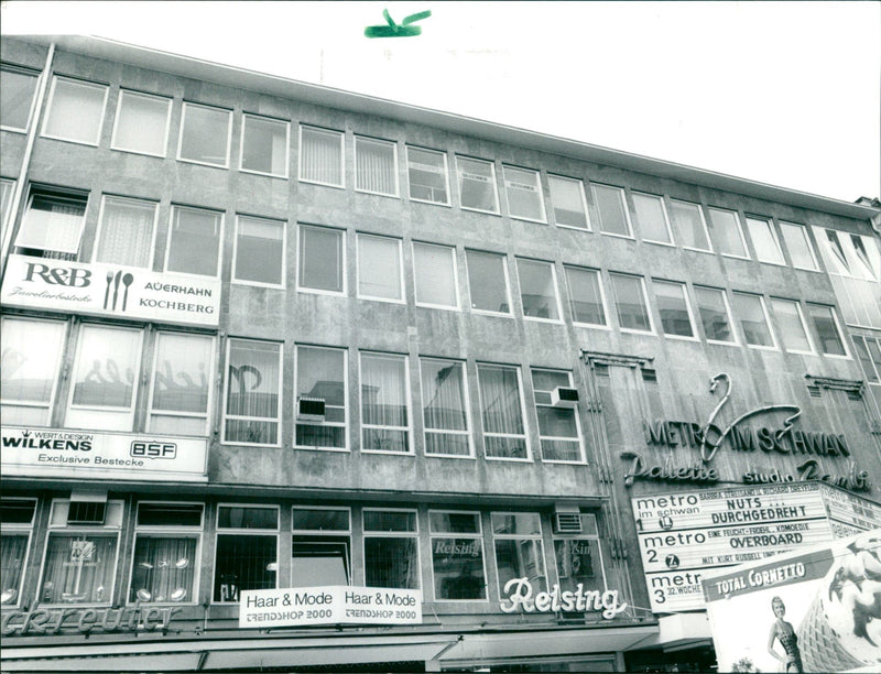 1988 CRIMEA RAUB JEWELS ROBBERYTHEFT DIFFERENT CARTIER RAID FILM - Vintage Photograph