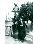 1992 BRAKE PEACE BRUCKS STATUE CAR FILM MICHAEL MONROE MARILYN - Vintage Photograph