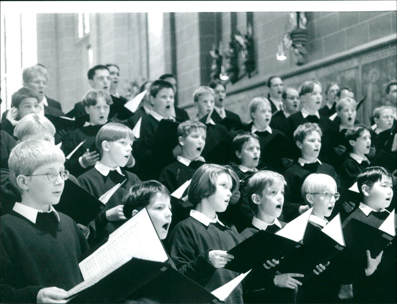 1997 FFEN KIRCHL CELEBRATIONS LEARN FRANKFURTER DOM CONCERTS CELEBRATES TEN MICK - Vintage Photograph