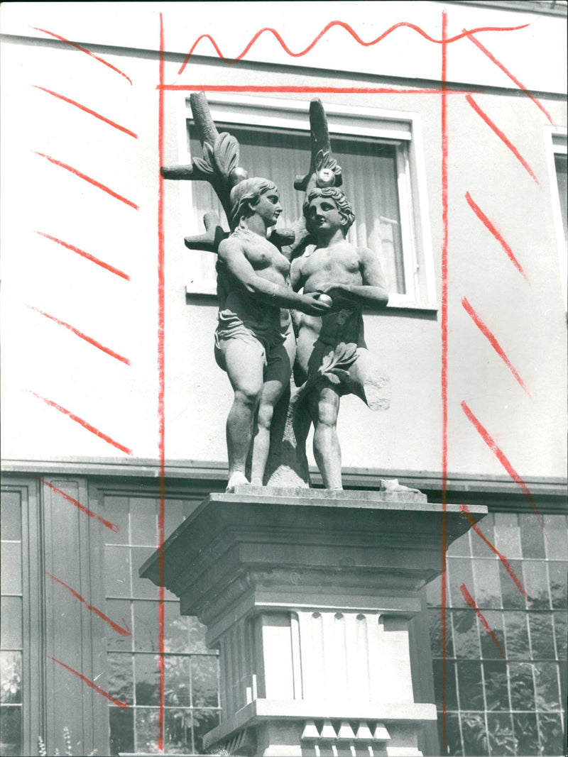 FOUNTAIN PLACE PARADISE BLOOD ASMOIROSYOOS ZNAN - Vintage Photograph