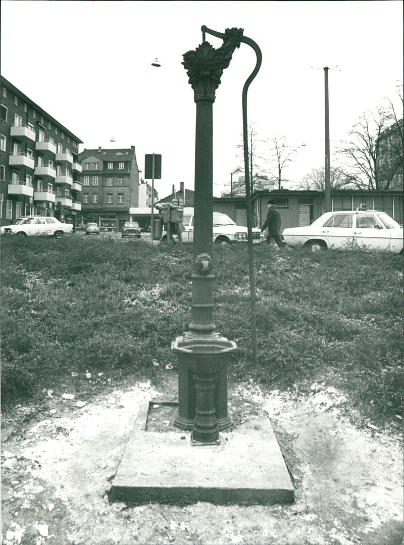 FOUNTAIN OBERRADER BRUNOREN OBERRAD OBERRODER GARTNER PUMP FISSILE KTON - Vintage Photograph