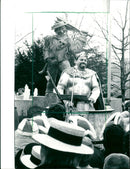 1989 FASTNIGHT FOUNTAIN RITZAMBA HEDDERNH PARIS FILM PETER - Vintage Photograph