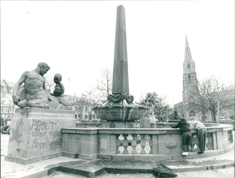 FOUNTAIN PLACE KURFURSTEN RUMEN COBLISKBRUNNEN CESELHA FILM - Vintage Photograph