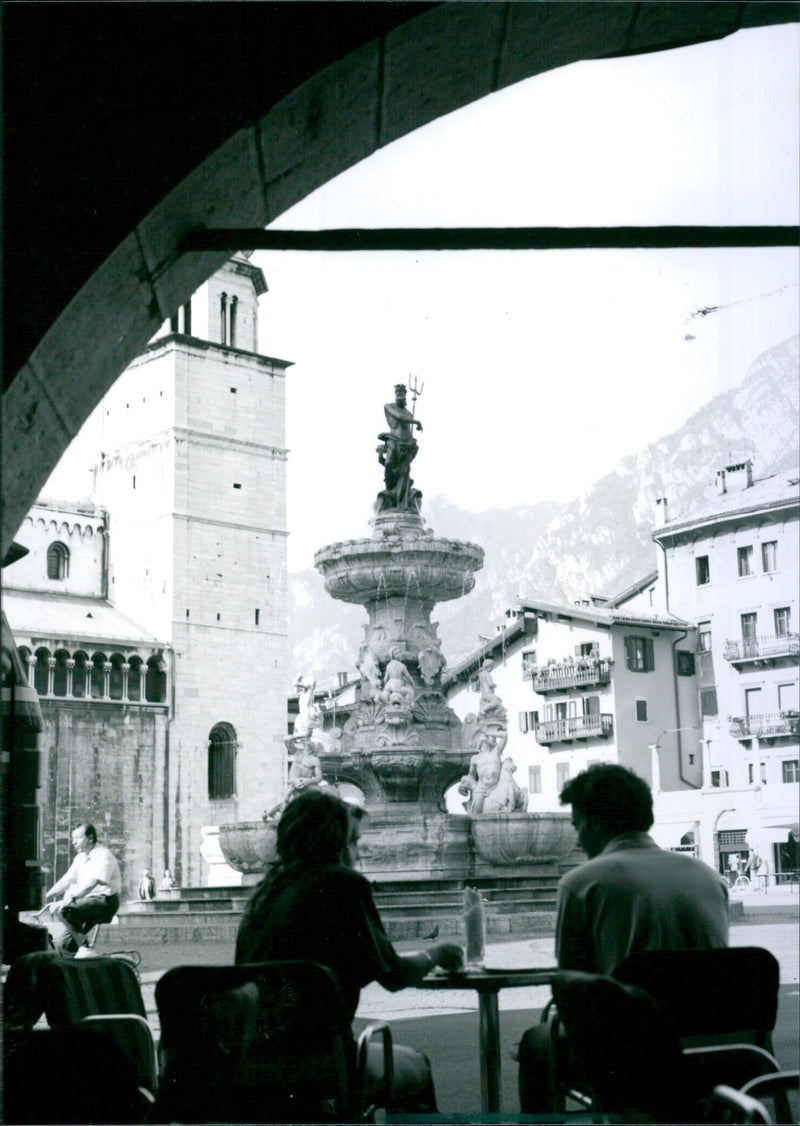 1993 FNP ITALY TRENTINO TRENTE DOMPLATZ NEPTUNBRUNNE PHOTO BANAL - Vintage Photograph