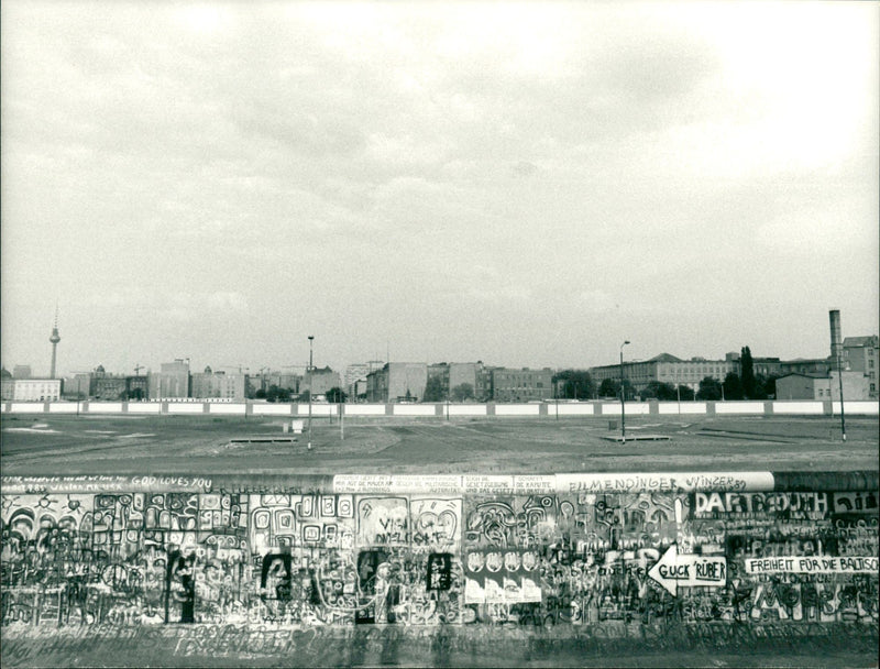 MAUER BERLIN OTSDAMER PLATZ ONCE HEART BUSIEST SQUARE - Vintage Photograph