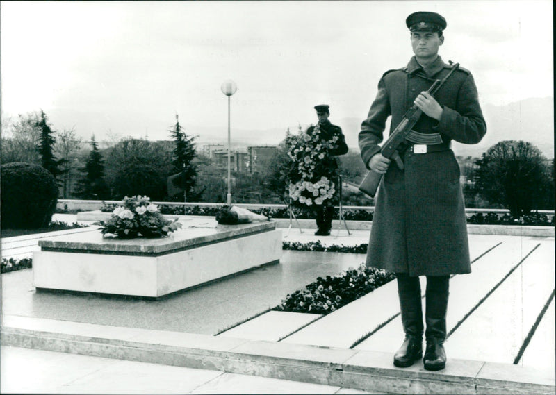 RANA DISTURBATIONS NOW ALBANIA RUBBLE UNIVERSAL KEYSTONE - Vintage Photograph