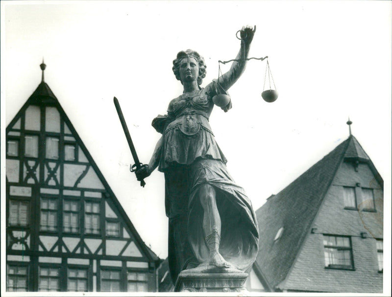 1988 FOUNTAIN VERCHTIGKEITSBRUNN FILM WITTELSB - Vintage Photograph