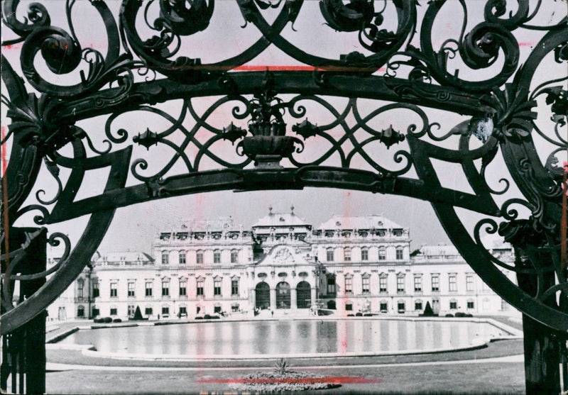 1972 VIENNA CASTLE VIENNESE SCHLO BELVE DERD PLAYS ROBERT FILM - Vintage Photograph