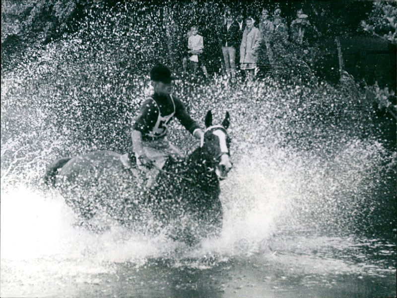 Olympic Summer Games Tokyo 1964 / Qualifications East-West - Vintage Photograph