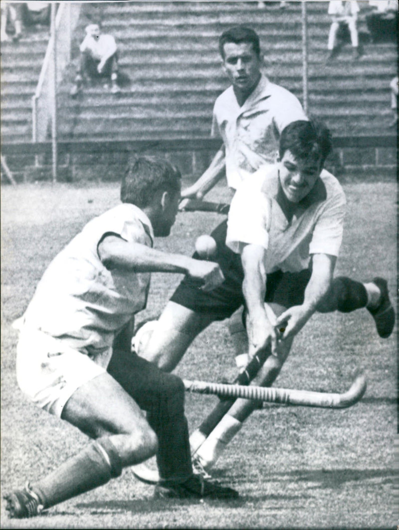 Olympic Summer Games Tokyo 1964 / Qualifications East-West - Vintage Photograph