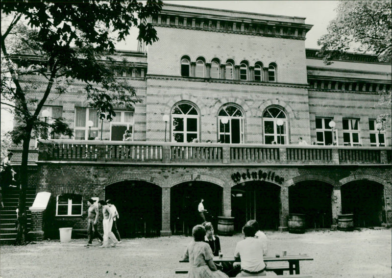 ERLIN GARDEN ANIMAL BALLHAUS TIERGARTEN SAME BERLINER LINER - Vintage Photograph