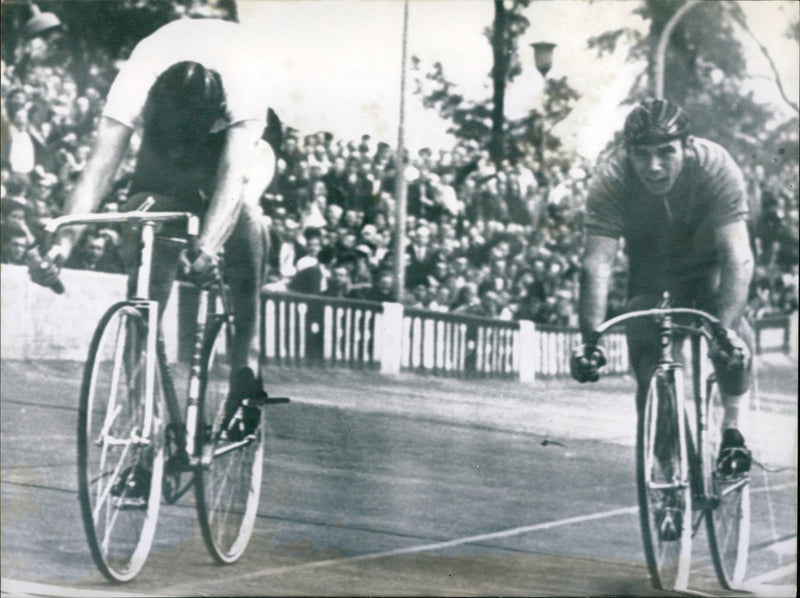 Olympic Summer Games Tokyo 1964 / Qualifications East-West - Vintage Photograph