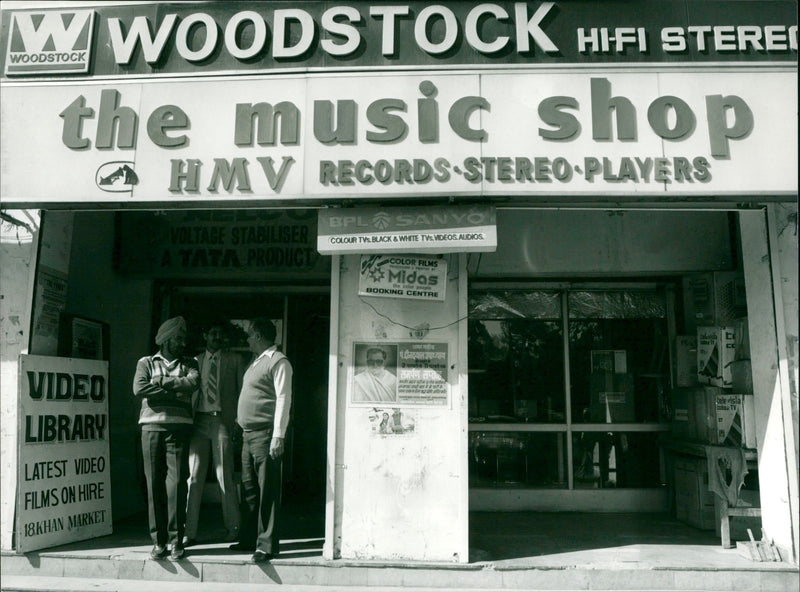 1986 VUE DELHI NEW MUSIC BLACK WHITE PLAYER - Vintage Photograph