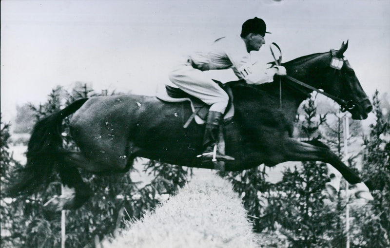 Show jumper - Vintage Photograph