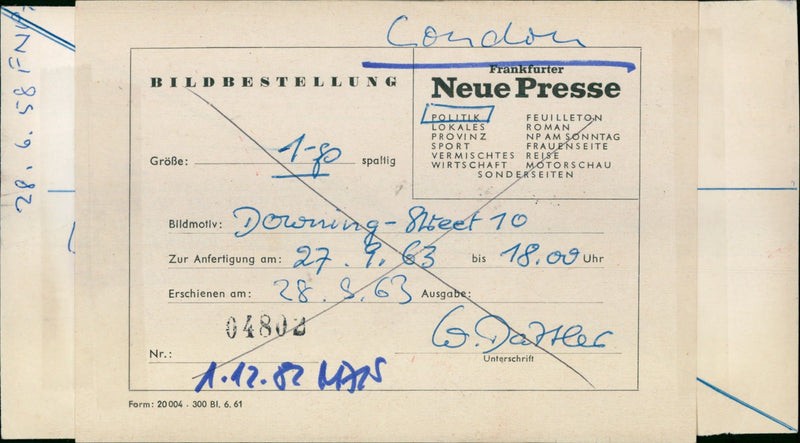 1982 BOWLING DOWNING STREET MAN DATTER SIGNATURE NDON FRANKFURTER - Vintage Photograph