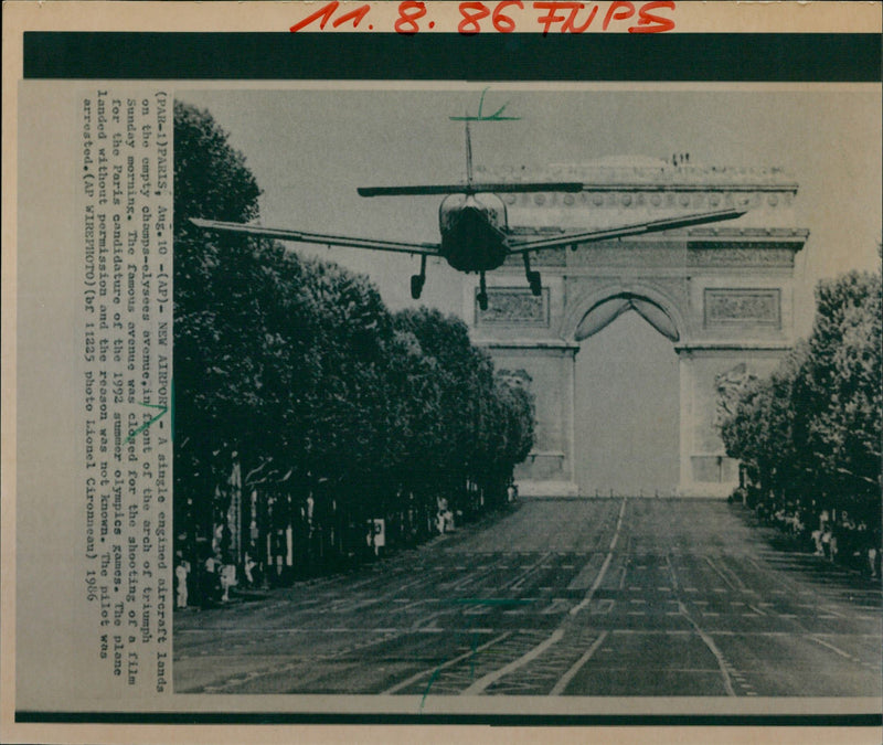 1992 CHAMPS ELYSEES TRIOMPHE PARIS ALBERT FILM AIRCRAFT KNOWN - Vintage Photograph