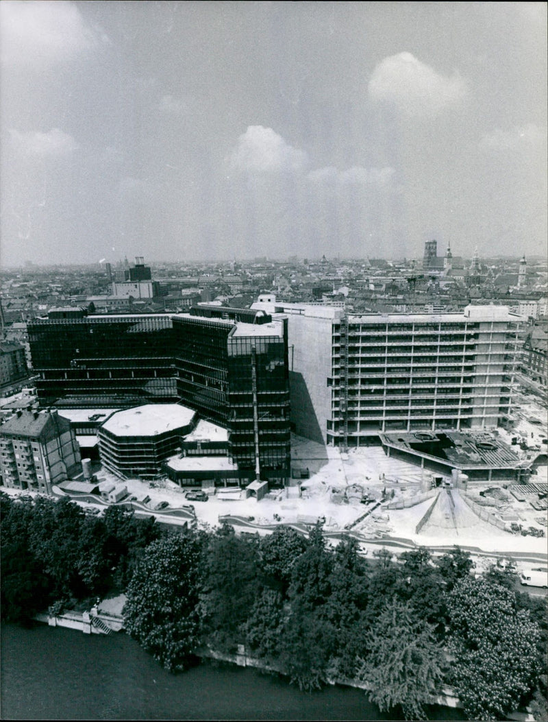 1978 PATENTS EUROPEAN PATENT OFFICE MIINCHEN ALMOST FINISHED BUILT - Vintage Photograph