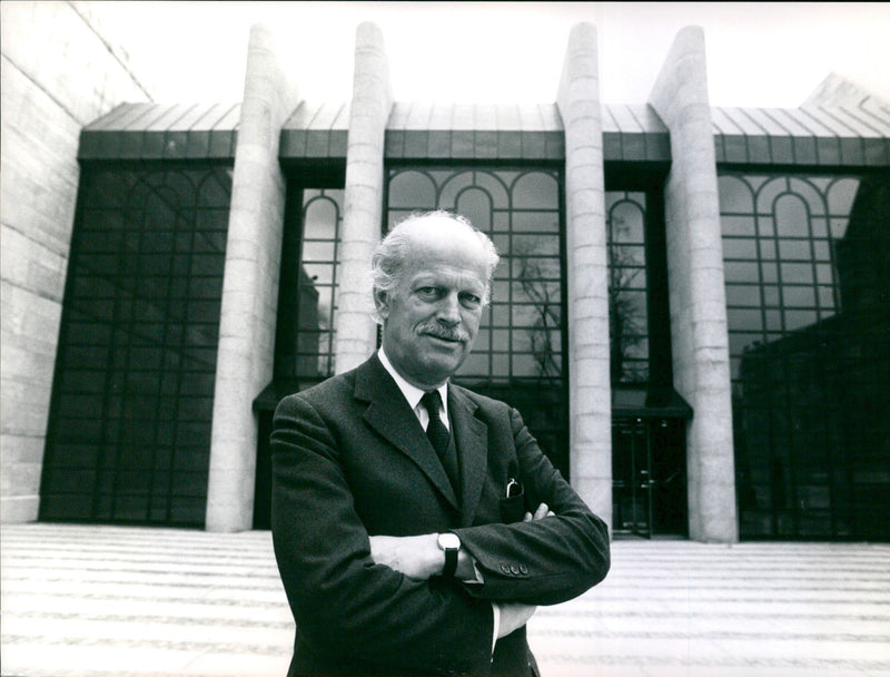 1966 PROPY GEMILDE AND SCULPTURES FOUND MUNICH UBER HUNDREDS MILLION - Vintage Photograph