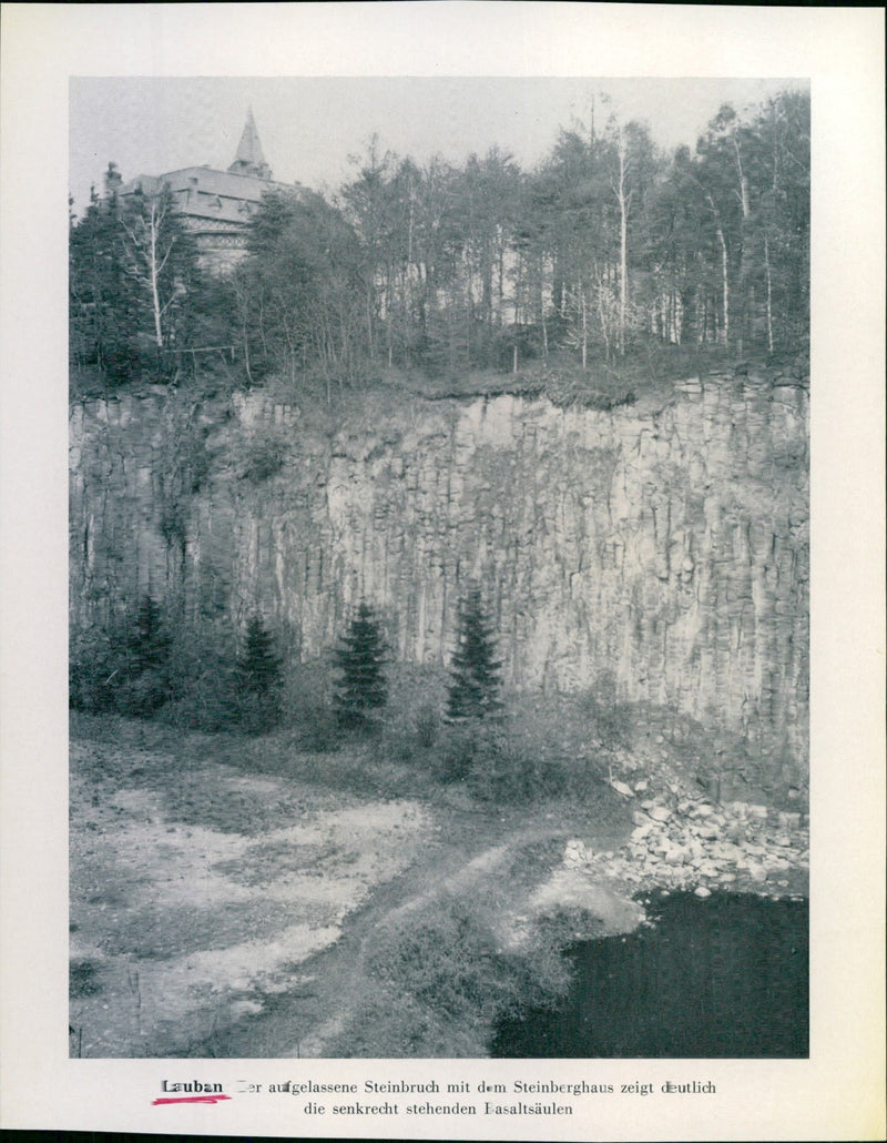 1939 LAUBAN LOCATED SIDE QUEIS FOOT - Vintage Photograph