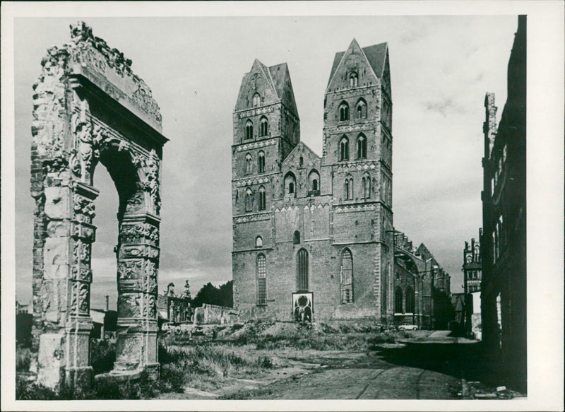 1942 LUBECK UNIVERSITY MUSIC LUBECKER DOM DANGER CATHEDRAL OLDE - Vintage Photograph