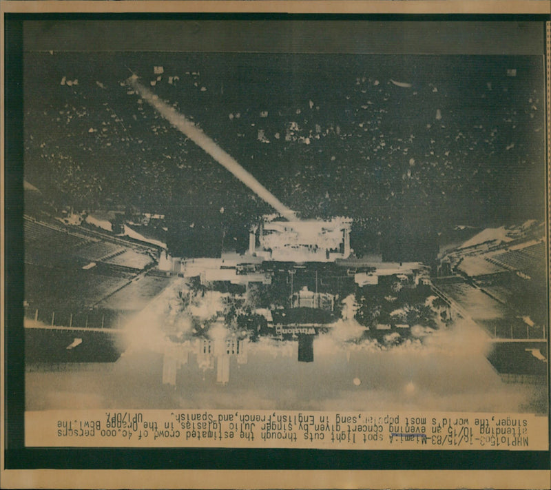 EVENING CONCERT GIVEN SINGER JULIO GLASIAS FRENCH ENGLISH WINSTON - Vintage Photograph