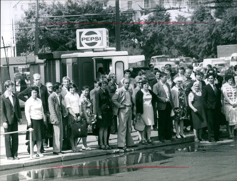 GONNA OKAY PEPSIVHOLDERNE BERICAN GETANKOK - Vintage Photograph