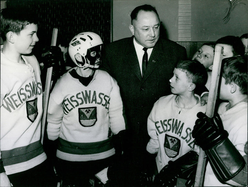 POLICYMAKERS ABROAD MIS EISSWA GERMAN FILM ABOUT - Vintage Photograph