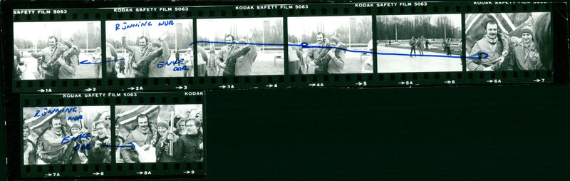 SAFETY FILM FASCIFF HALLE OWN STODTECTURE FASCIFFS - Vintage Photograph