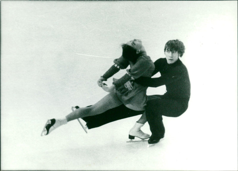 Marina Leonidova and Vladimir Bogolyubov, 1976 Winter Olympics - Vintage Photograph