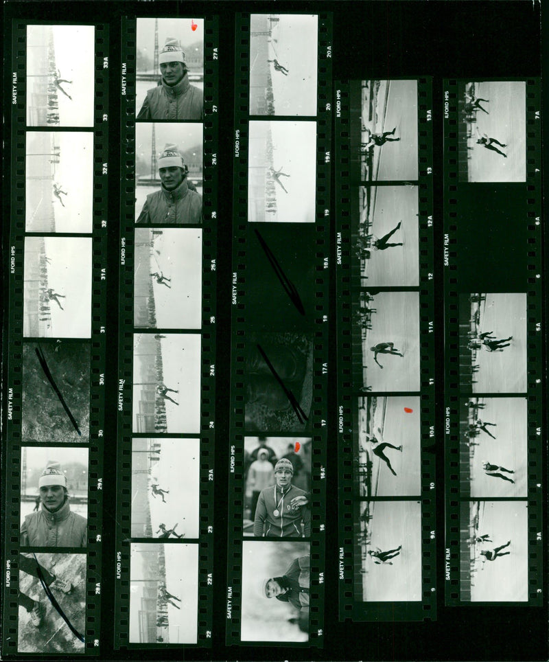 MATERIALS POIDER ADLIVO OULI KELLHANT SADE CLUM SCD RENE VAN FILM - Vintage Photograph