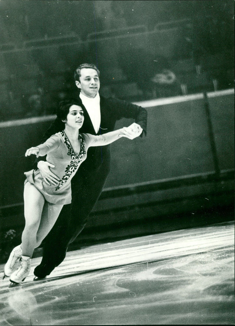 Alexei Ulanow & Irina Rodnina - Vintage Photograph