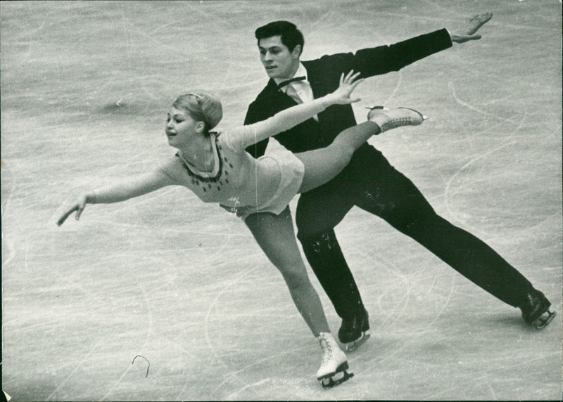 Pair skating - USSR - Vintage Photograph