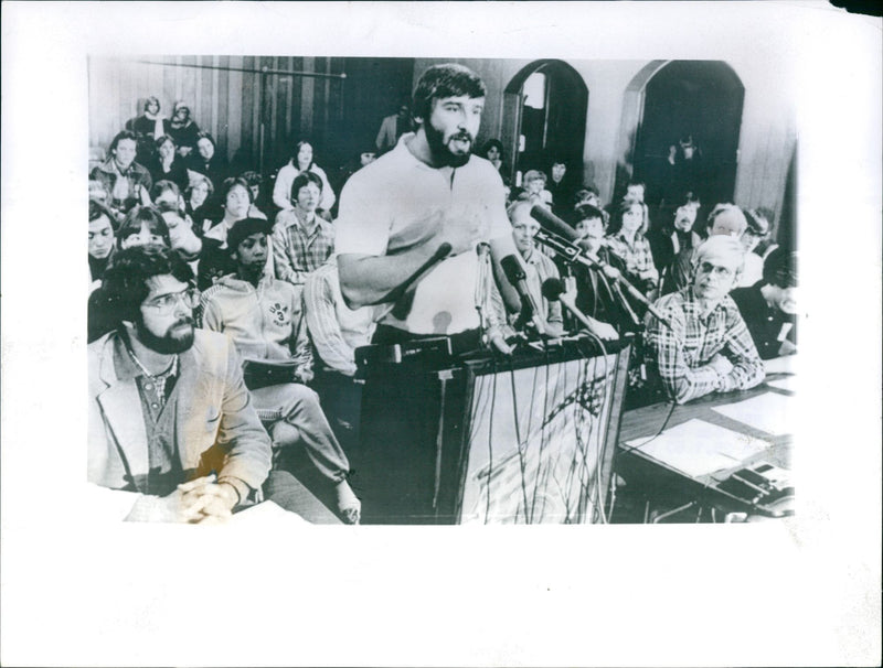 Bob Giordano against Olympic boycott - Vintage Photograph