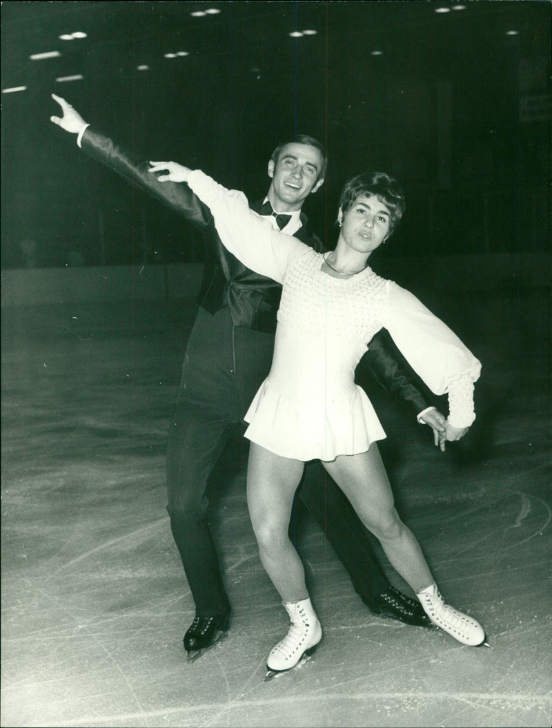 Lyudmila Pachomowa & Alexander Gorshkov - Vintage Photograph