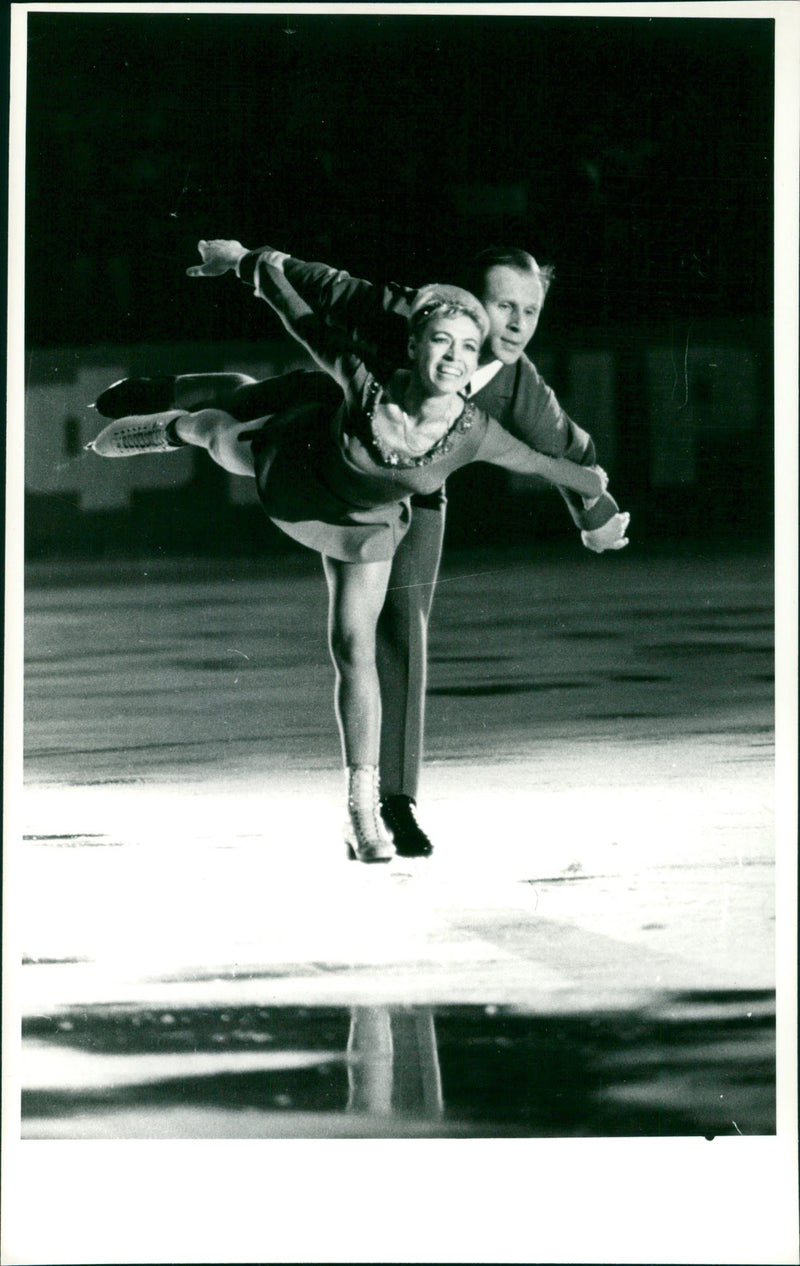 Lyudmila Belousova & Oleg Protopopov - Vintage Photograph