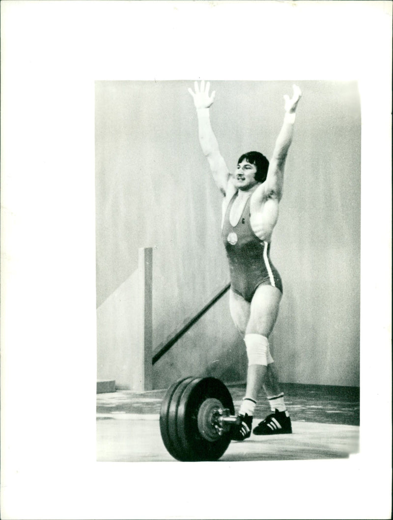 BULDRIEN SECOND OLYMPIC GOLD MEDAL FOR DIA BUL GARIS PETER - Vintage Photograph