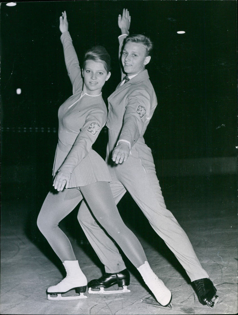 Figure skating CSSR / Eva Romanova and Pavel Roman - Vintage Photograph